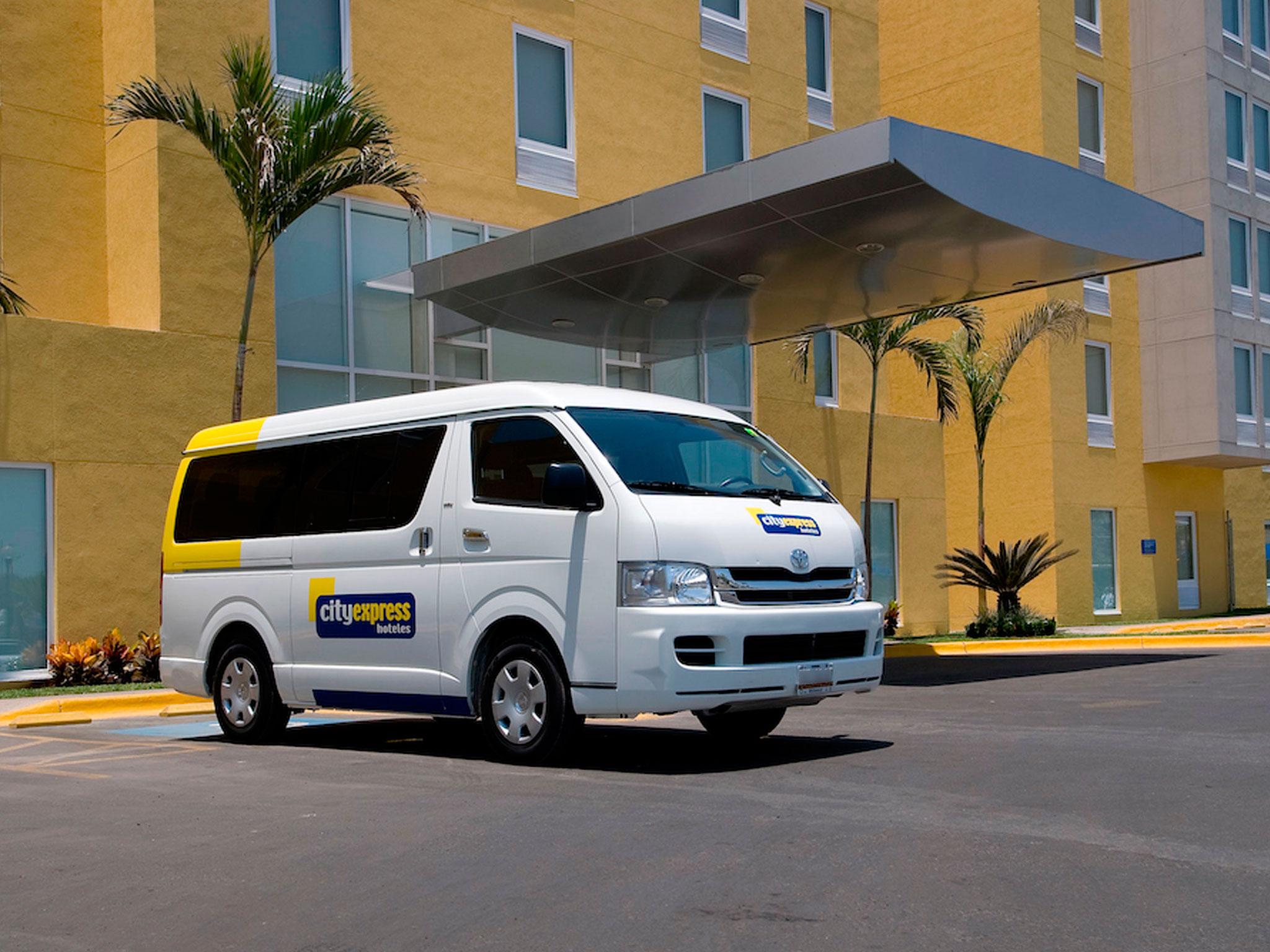 City Express By Marriott Lazaro Cardenas Экстерьер фото
