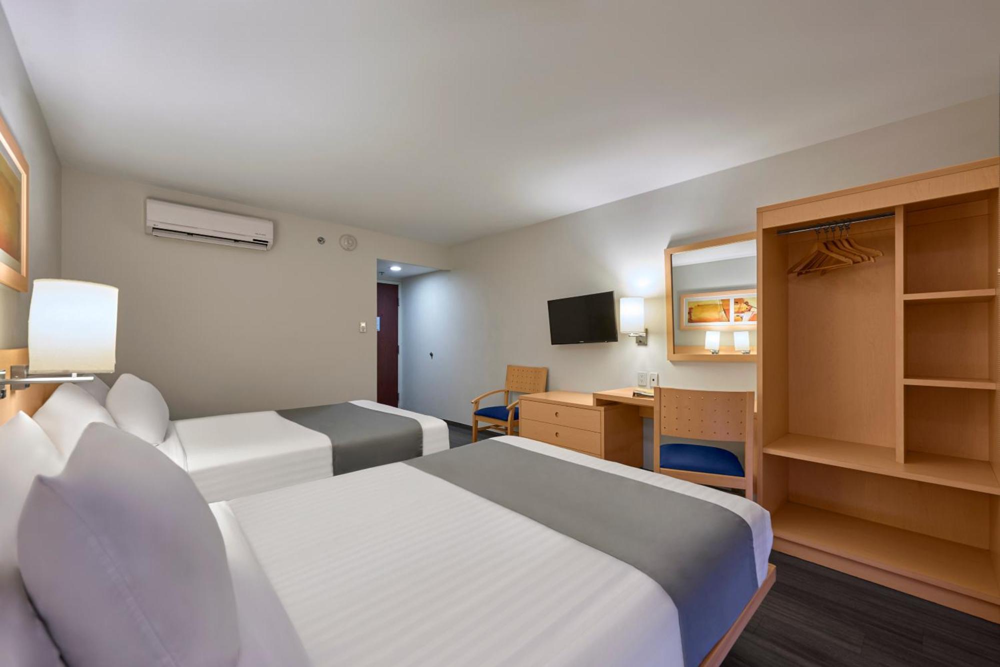 City Express By Marriott Lazaro Cardenas Экстерьер фото