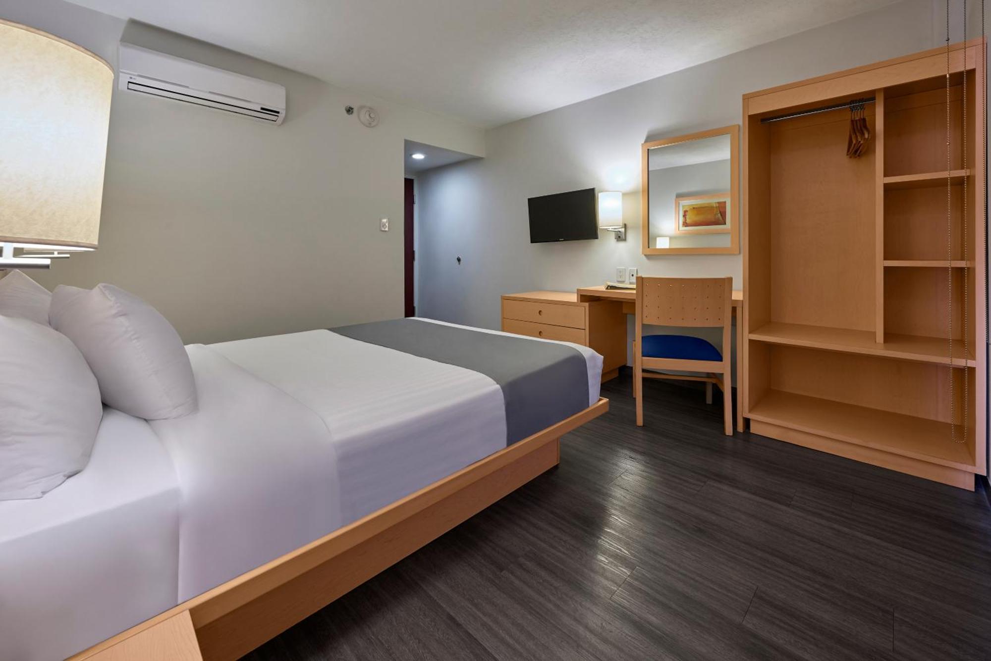 City Express By Marriott Lazaro Cardenas Экстерьер фото