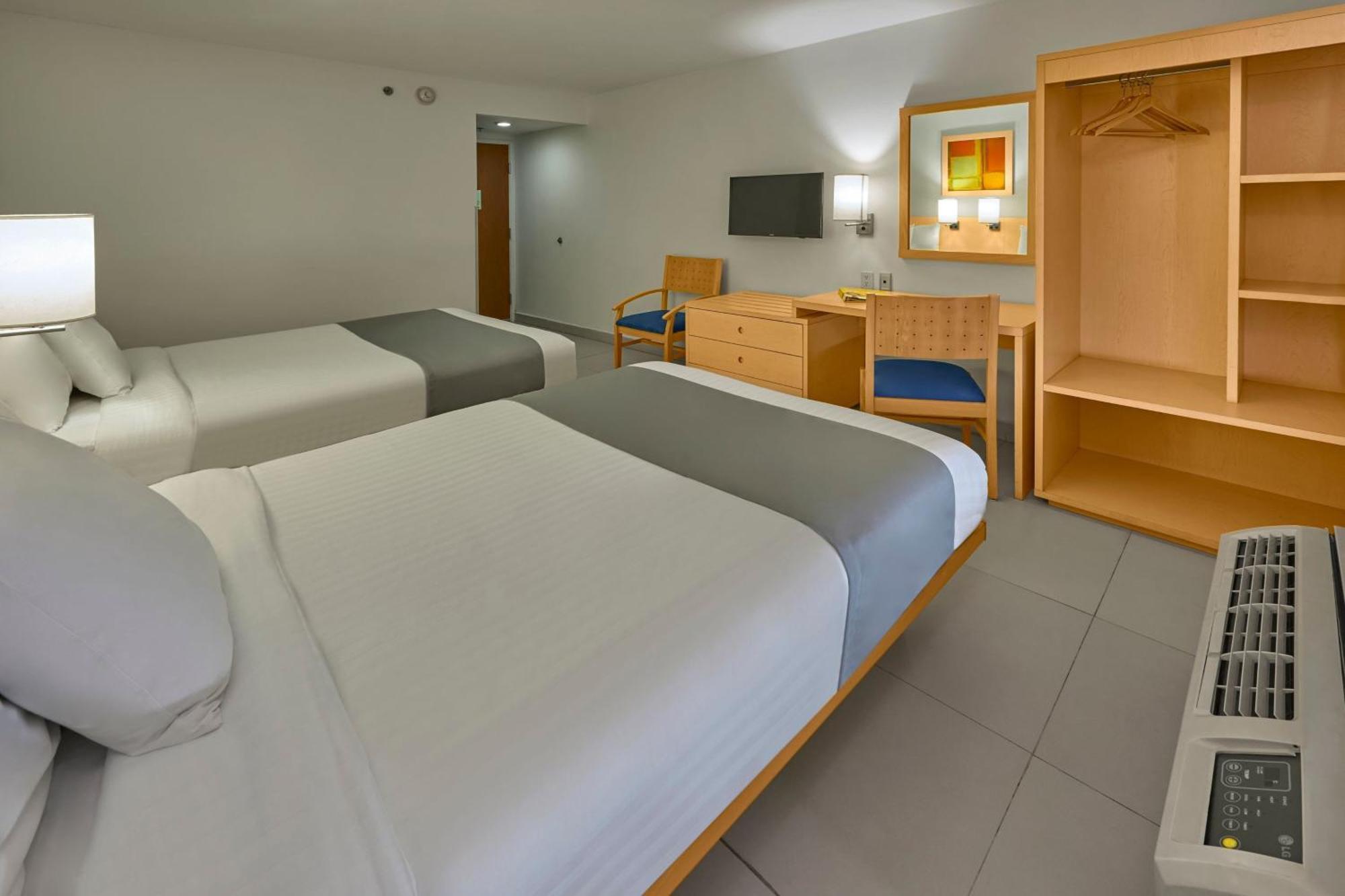 City Express By Marriott Lazaro Cardenas Экстерьер фото