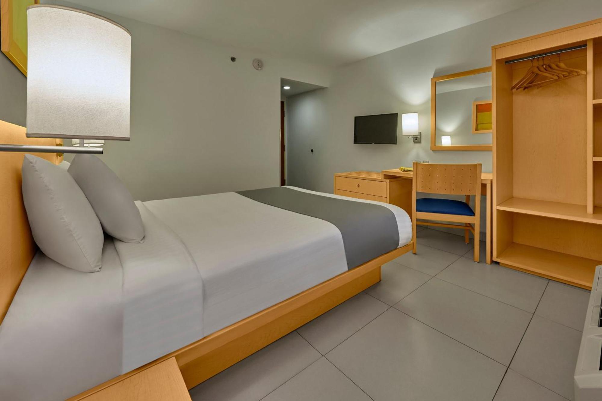 City Express By Marriott Lazaro Cardenas Экстерьер фото